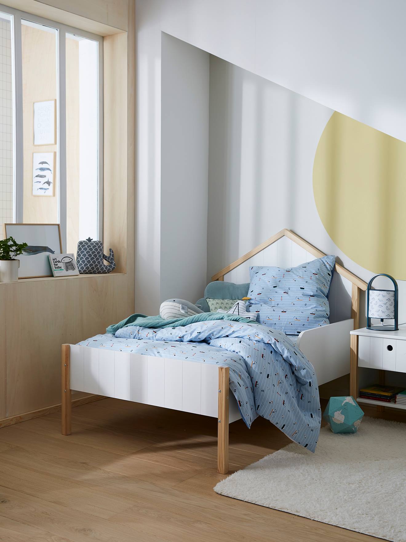 Seaside Line Bed & Pedestal - The Don Home Interiors