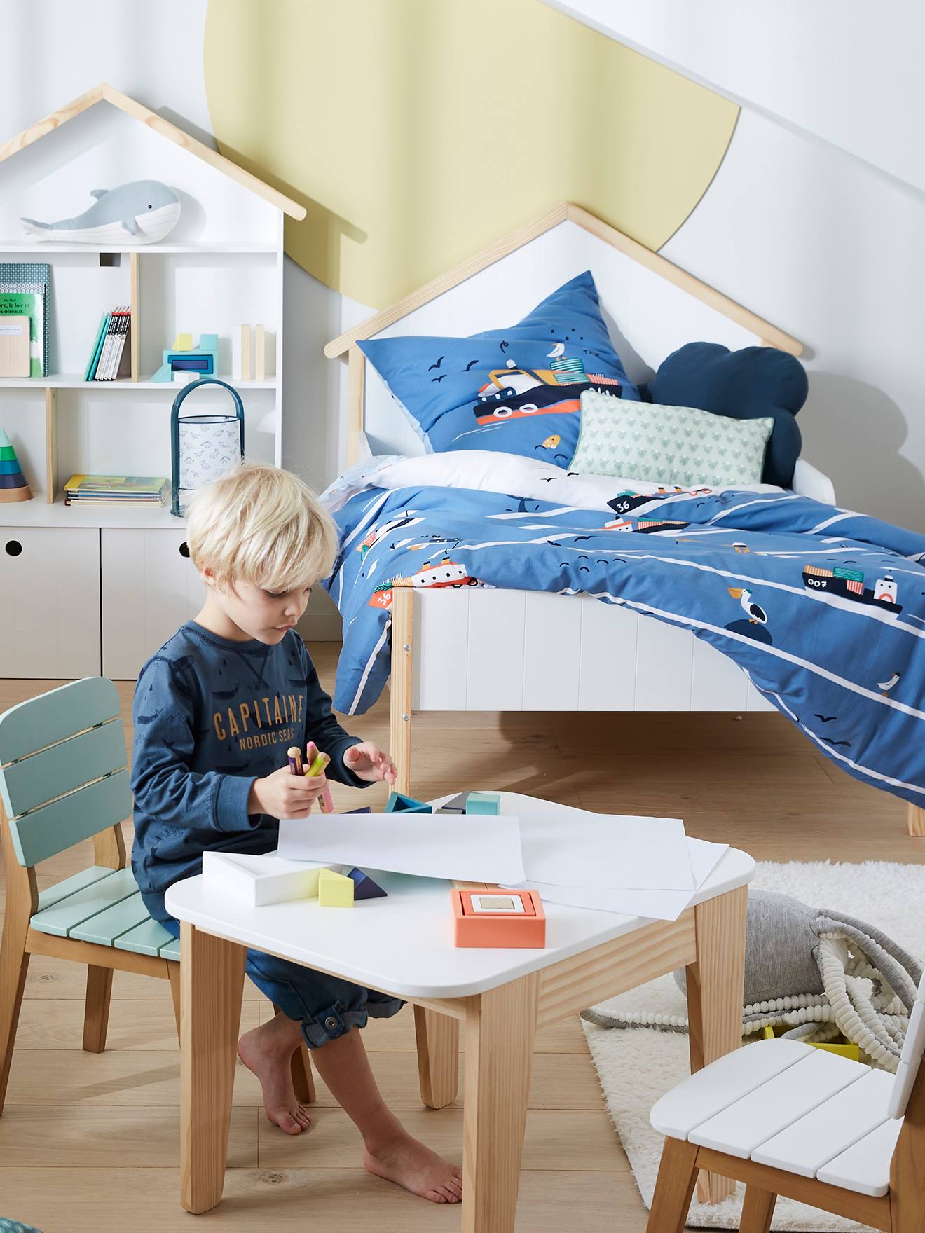 Seaside Line Bed & Pedestal - The Don Home Interiors